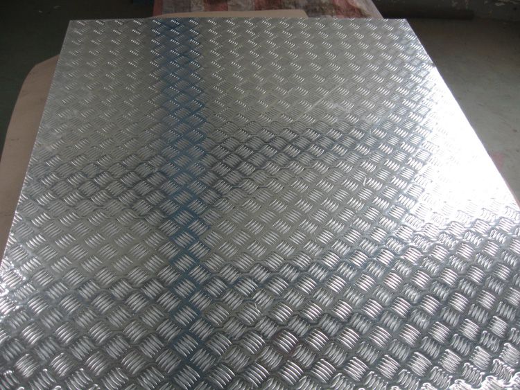 Proceso de producción de placa de rodadura de aluminio