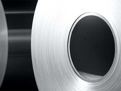 Feuille d'aluminium enduite de couleur pour la production de bouchons en PP avec une finition brillante pour un attrait esthétique