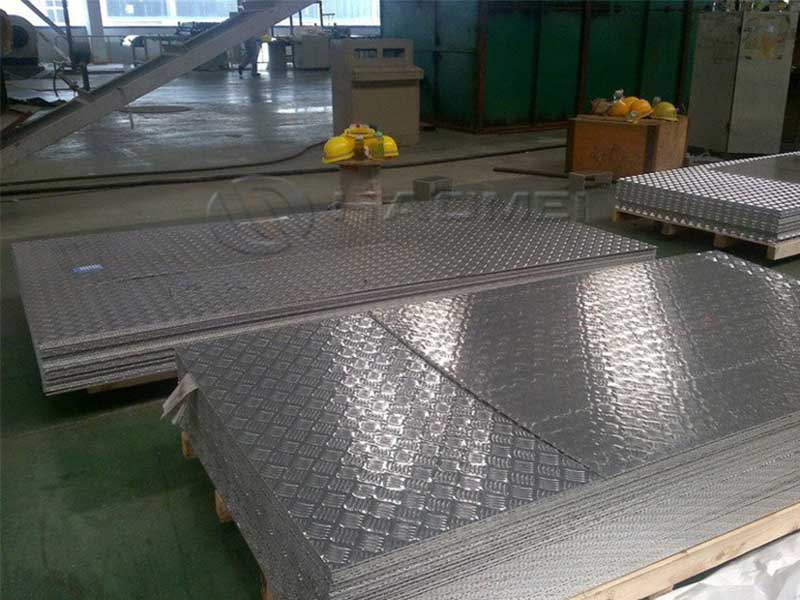 Plaque à carreaux en aluminium